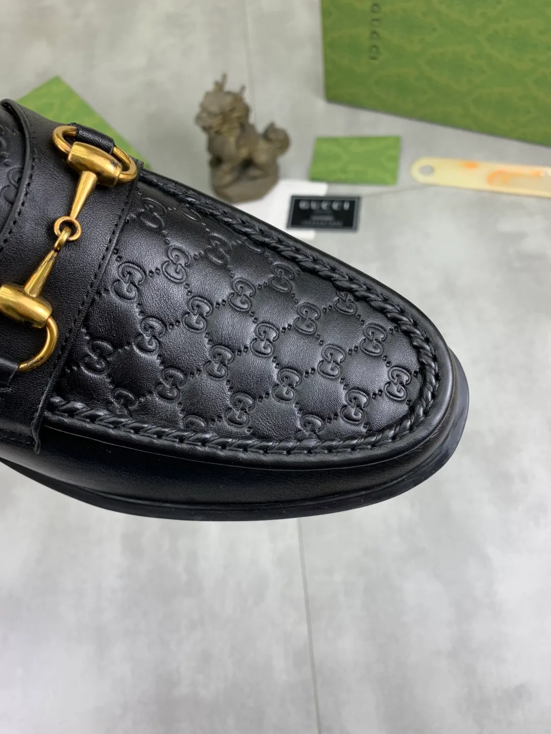 Men's shoes💰P500💰【New model, soft and comfortable Gucci classic business leather shoes hot selection (Gucci) official website latest Gucci 🎁 business leather shoes, hot style 💥 simple and elegant style, exclusive for trendy men. Unique official website latest brand original double G embossed element 👑Gucci Original decoration, fashionable and generous, made of original calfskin ✅ fully imported first-layer pigskin lining, official website designated wear-resistant, rubber business outsole, real-life photos of classic models at the counter 🎬38-44 (customized for 45) 3⃣️ colors available